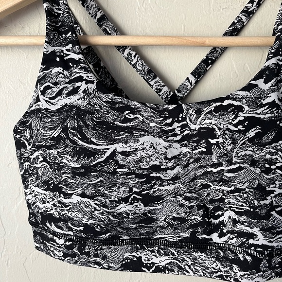 *SOLD* Lululemon energy sports bra 6 - Picture 7 of 9